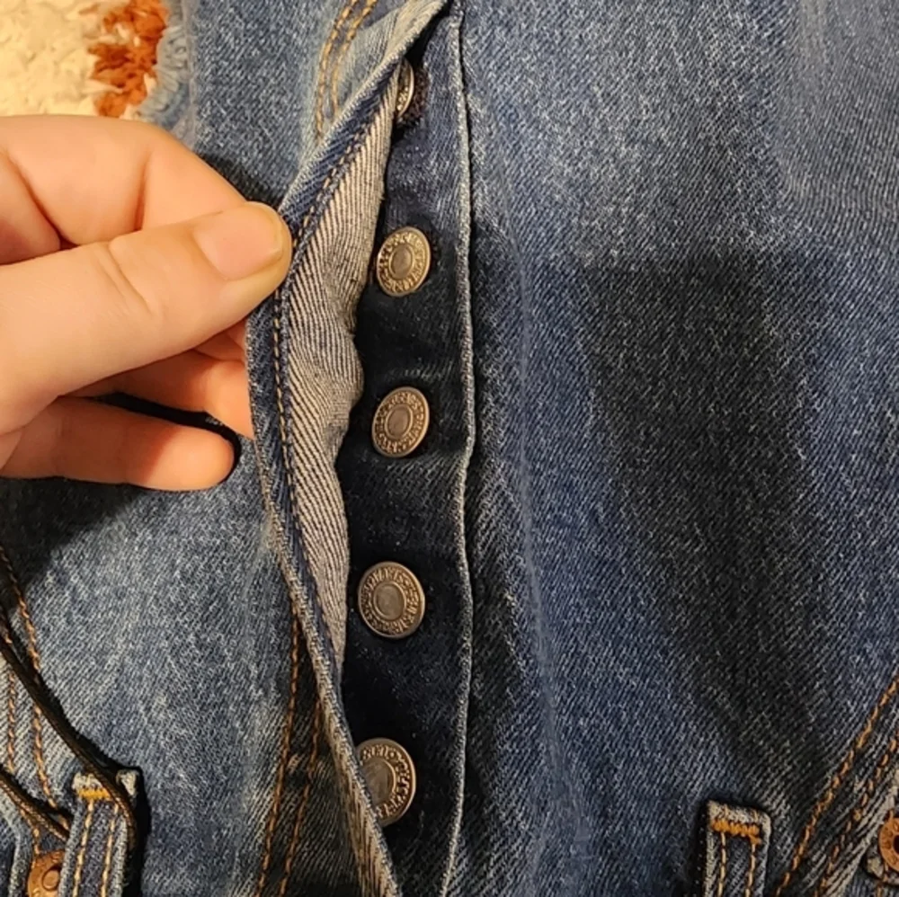 Levi 501 high‎ rise button up denim shorts